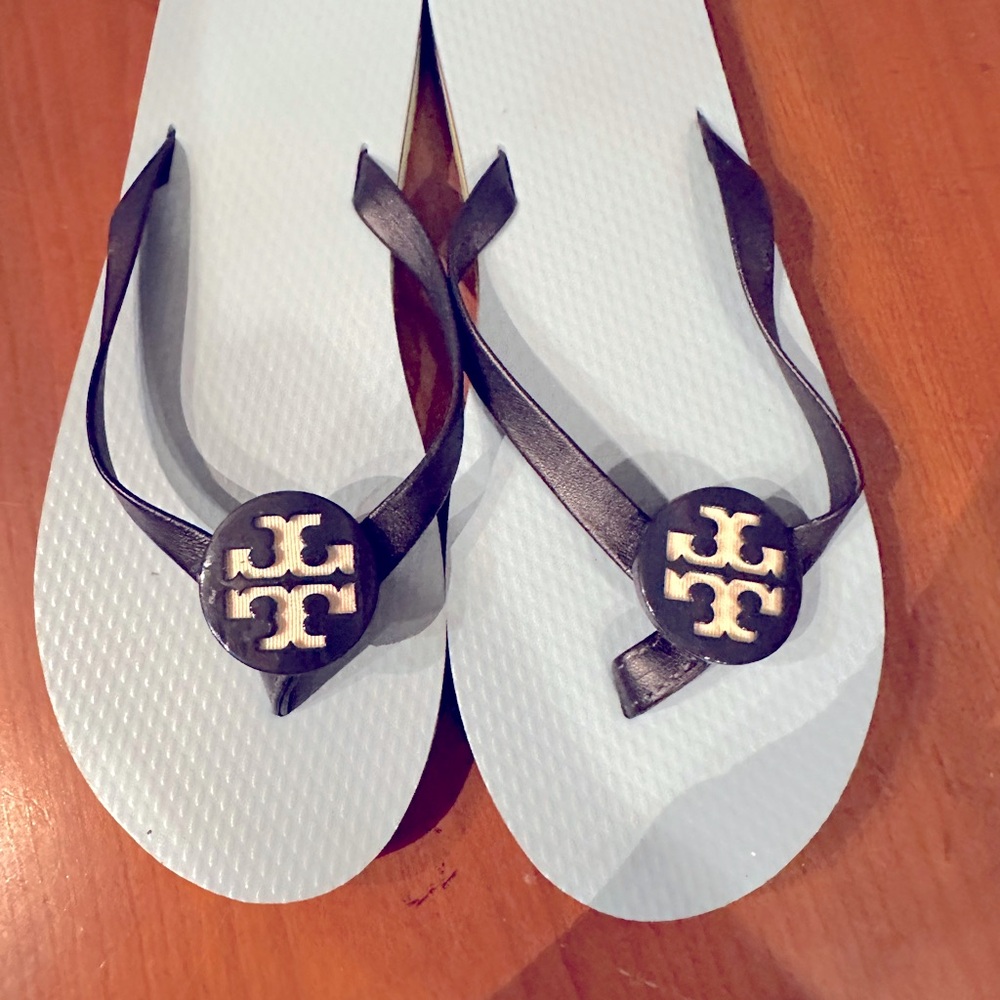 Tory Burch Navy/Light Blue Minnie Flip Flop, EUC